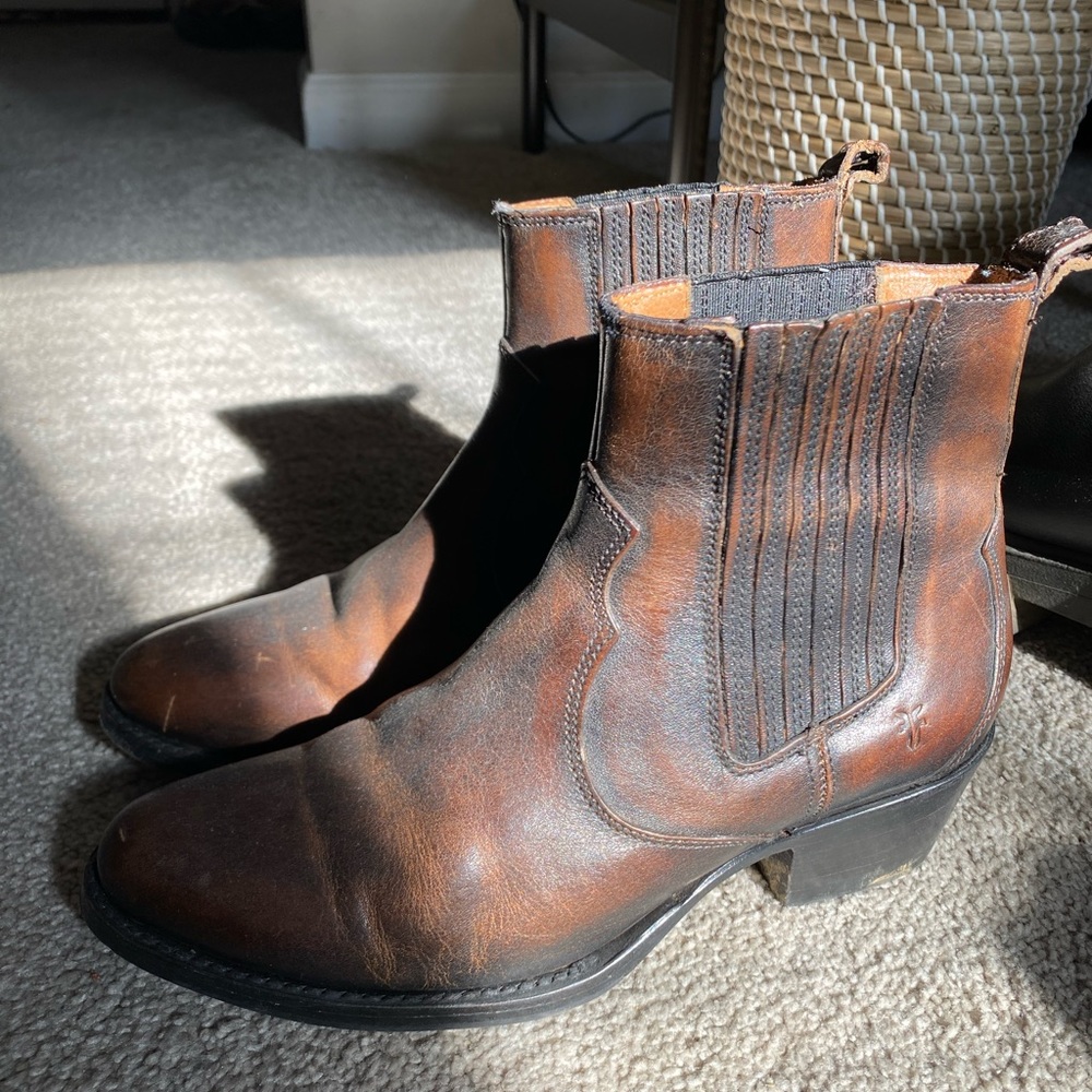 Frye brown and black distressed chelsea boot - Picture 2 of 6